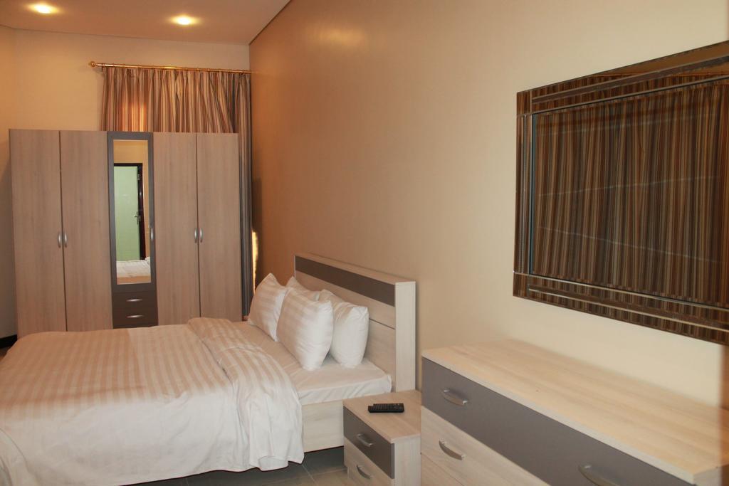Al Hamra Plaza Apartman Manáma Szoba fotó