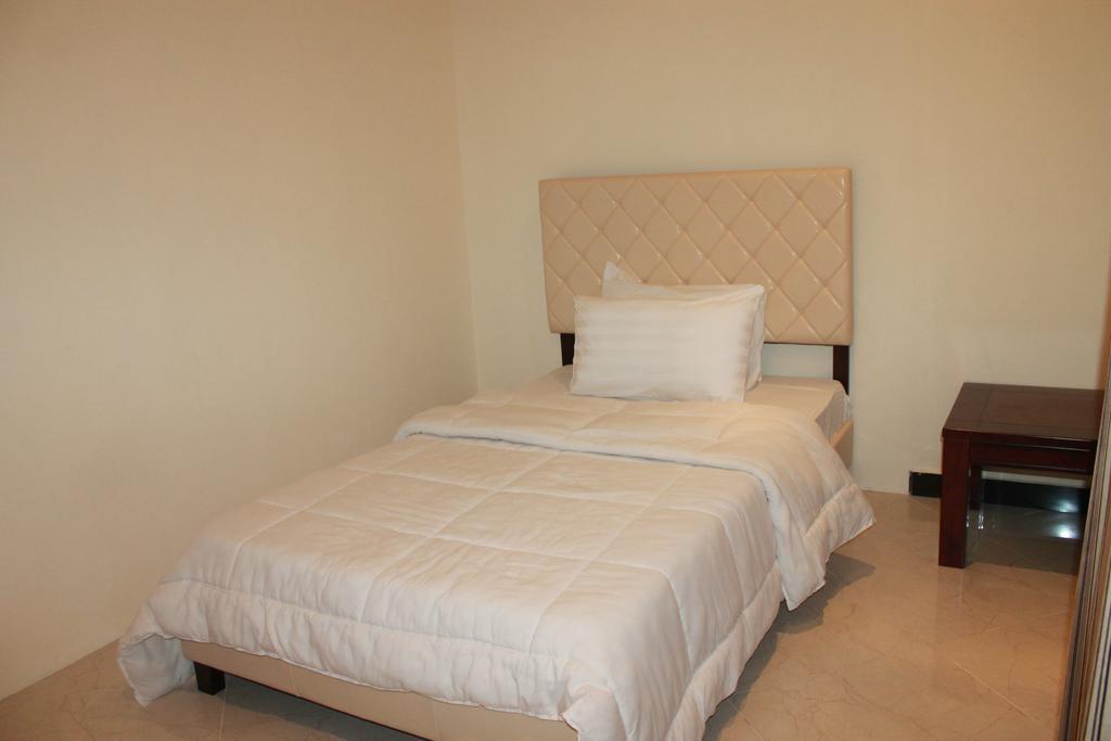 Al Hamra Plaza Apartman Manáma Szoba fotó
