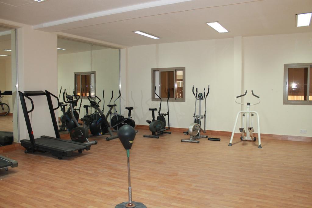 Al Hamra Plaza Apartman Manáma Szoba fotó