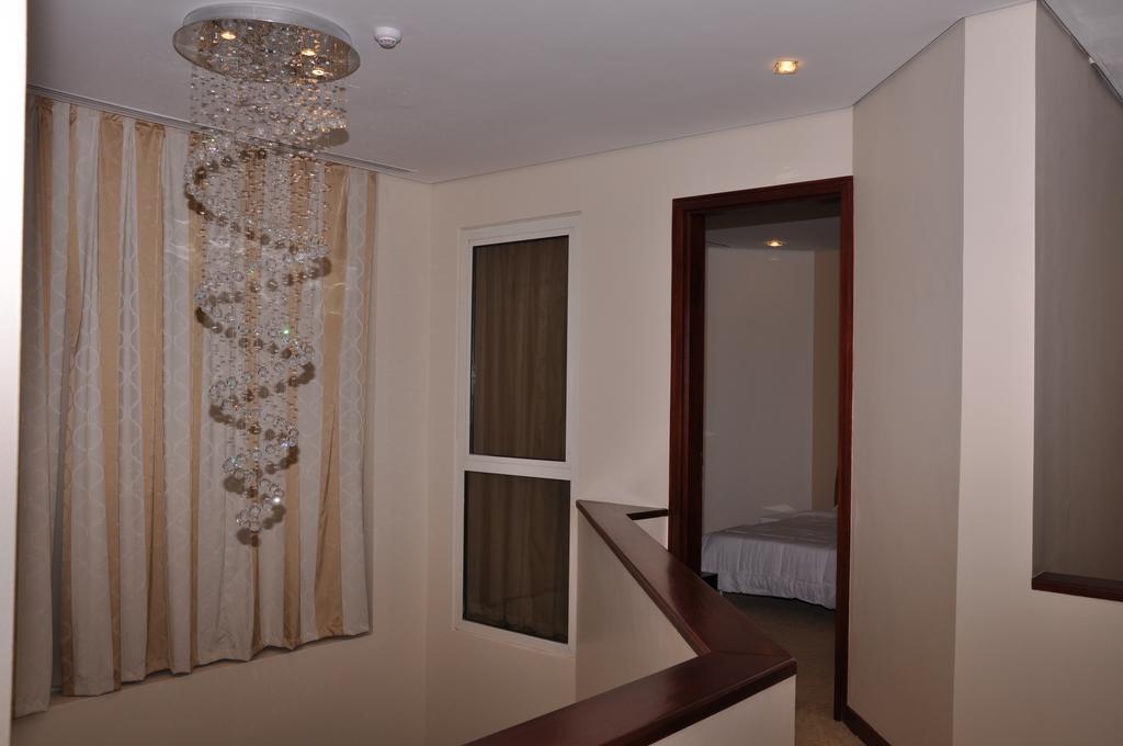 Al Hamra Plaza Apartman Manáma Szoba fotó