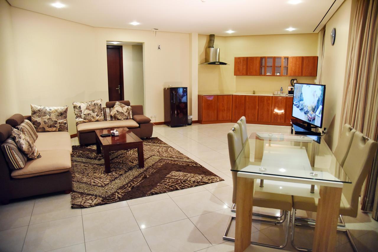 Al Hamra Plaza Apartman Manáma Szoba fotó