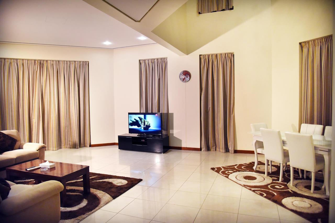 Al Hamra Plaza Apartman Manáma Szoba fotó