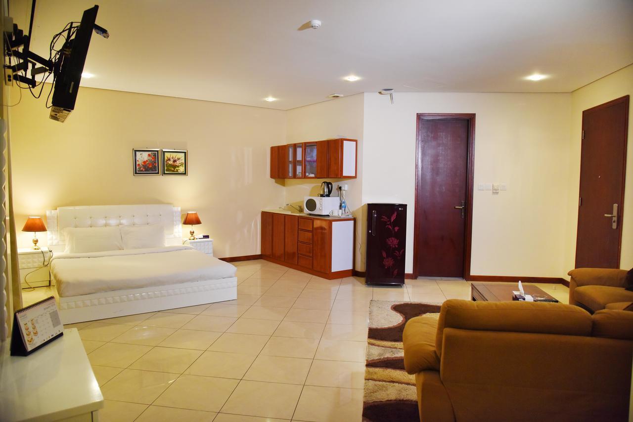 Al Hamra Plaza Apartman Manáma Szoba fotó
